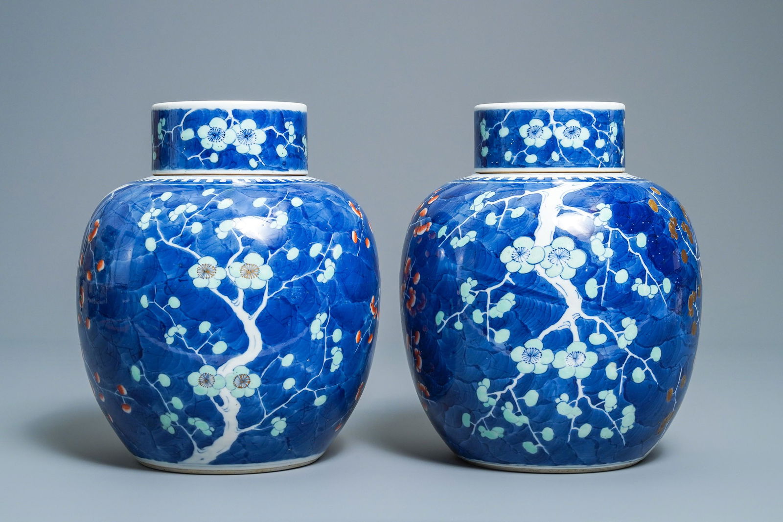 A pair of Chinese polychrome 'prunus on cracked ice': A pair of Chinese polychrome 'prunus on cracked ice' jars and covers, 19th C. H.: 26 cm (incl. the covers)