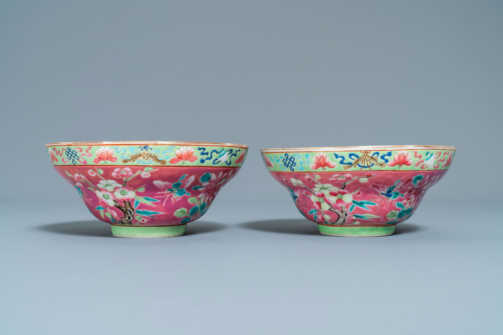A pair of Chinese famille rose pink-ground bowls for: A pair of Chinese famille rose pink-ground bowls for the Straits or Peranakan market, 19th C. Dia.: 17 cm - H.: 8 cm