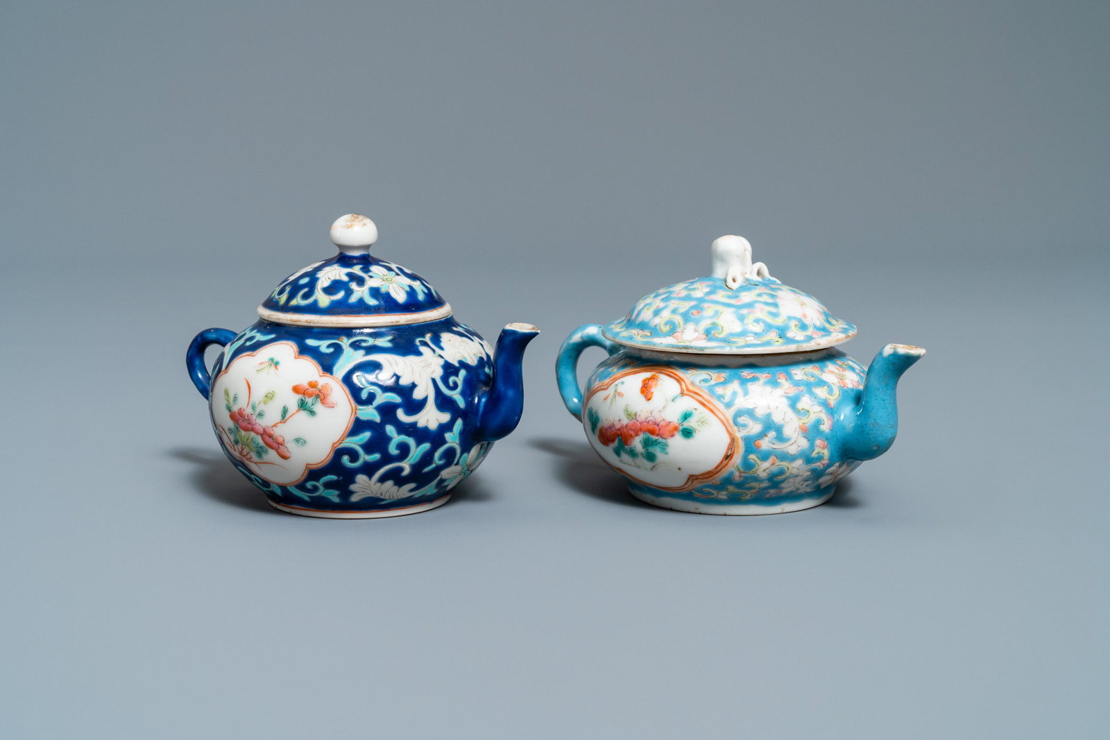 Two Chinese famille rose teapots and covers for the: Two Chinese famille rose teapots and covers for the Straits or Peranakan market, 19th C. L.: 13,5 cm - H.: 8 cm