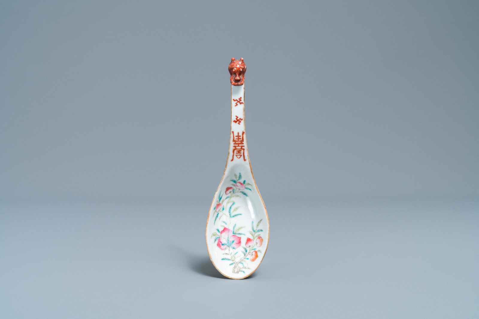A Chinese famille rose 'nine peaches' spoon, Guangxu: A Chinese famille rose 'nine peaches' spoon, Guangxu mark and of the period L.: 16,5 cm Provenance: A Belgian private collection, acquired between ca. 1970 and 2000.