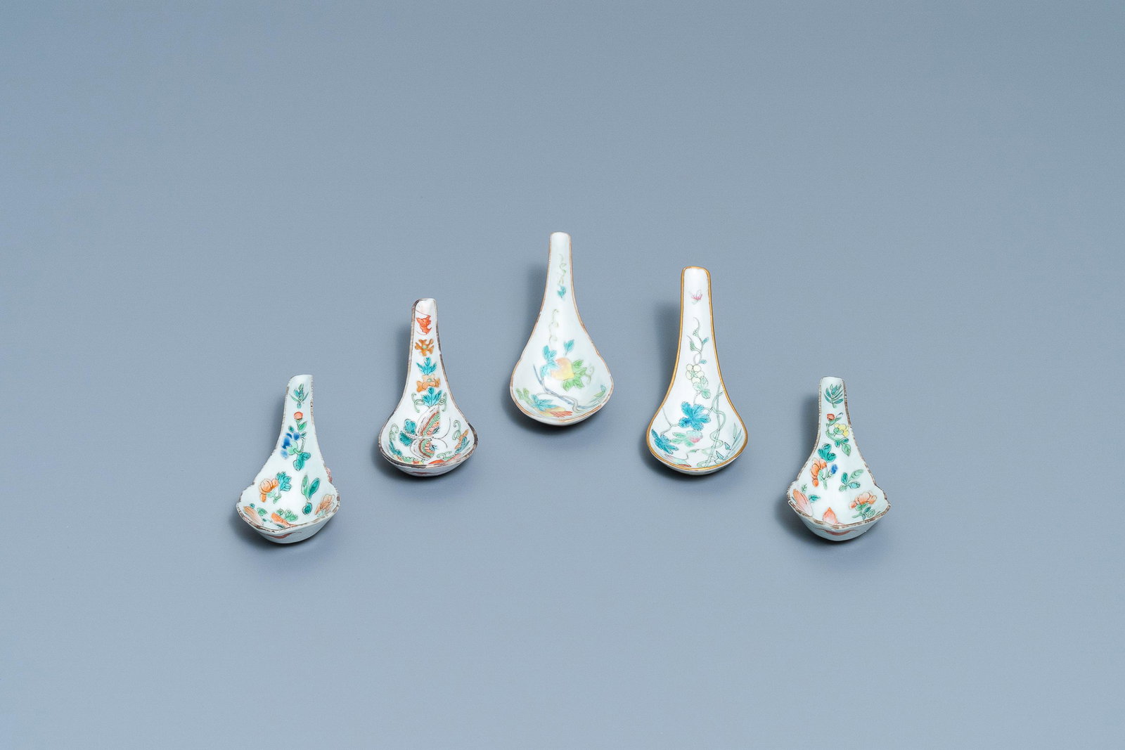 Five Chinese famille rose spoons with butterflies,: Five Chinese famille rose spoons with butterflies, flowers and fruits, 19/20th C. L.: 14,5 cm (the largest) Provenance: A Belgian private collection, acquired between ca. 1970 and 2000.