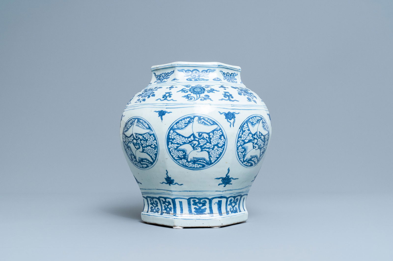 A Chinese blue and white 'cranes' vase, Jiajing: A Chinese blue and white 'cranes' vase, Jiajing H.: 31,5 cm