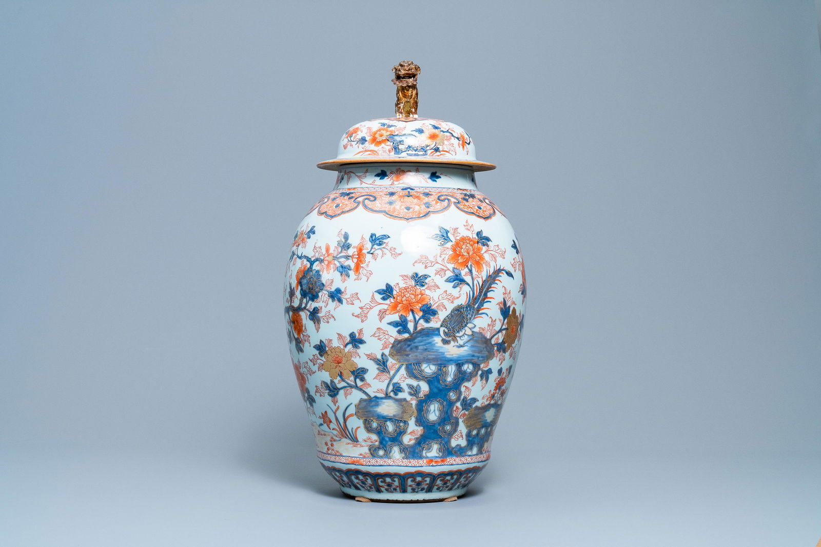 A large Chinese Imari-style vase and cover, Kangxi: A large Chinese Imari-style vase and cover, Kangxi H.: 63 cm