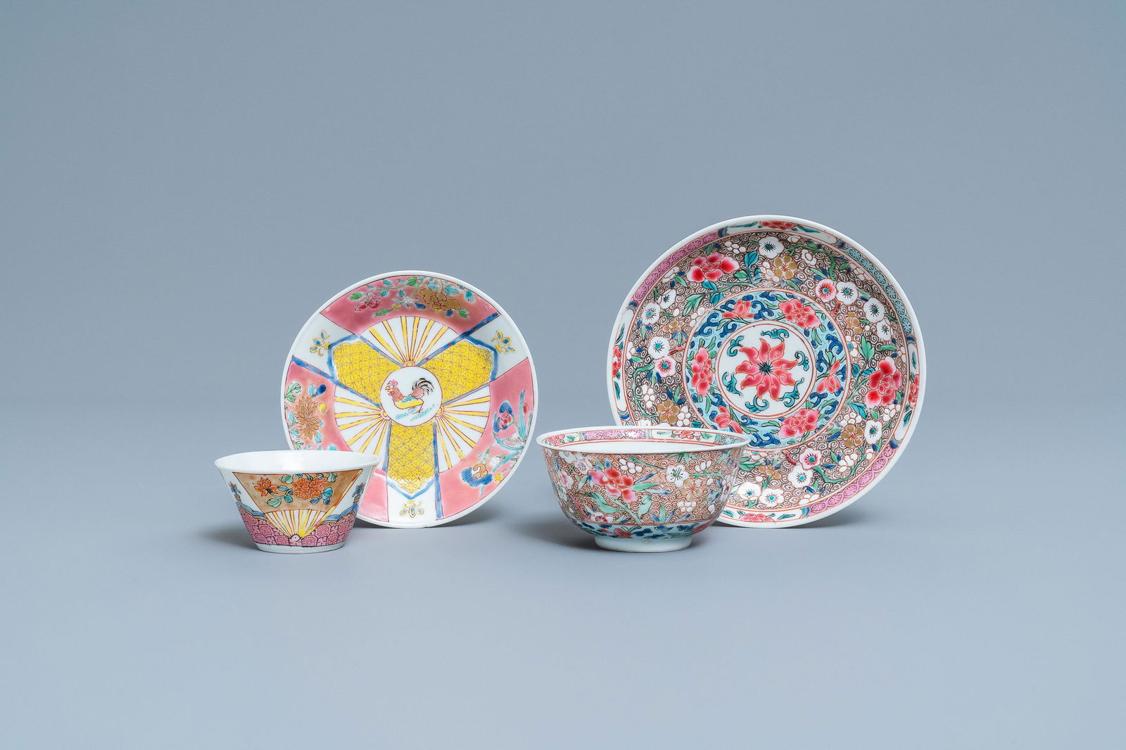 Two Chinese famille rose cups and saucers, Yongzheng: Two Chinese famille rose cups and saucers, Yongzheng Dia.: 13 cm (the largest saucer) - Dia.: 8,5 cm - H.: 4,5 cm (the largest cup)