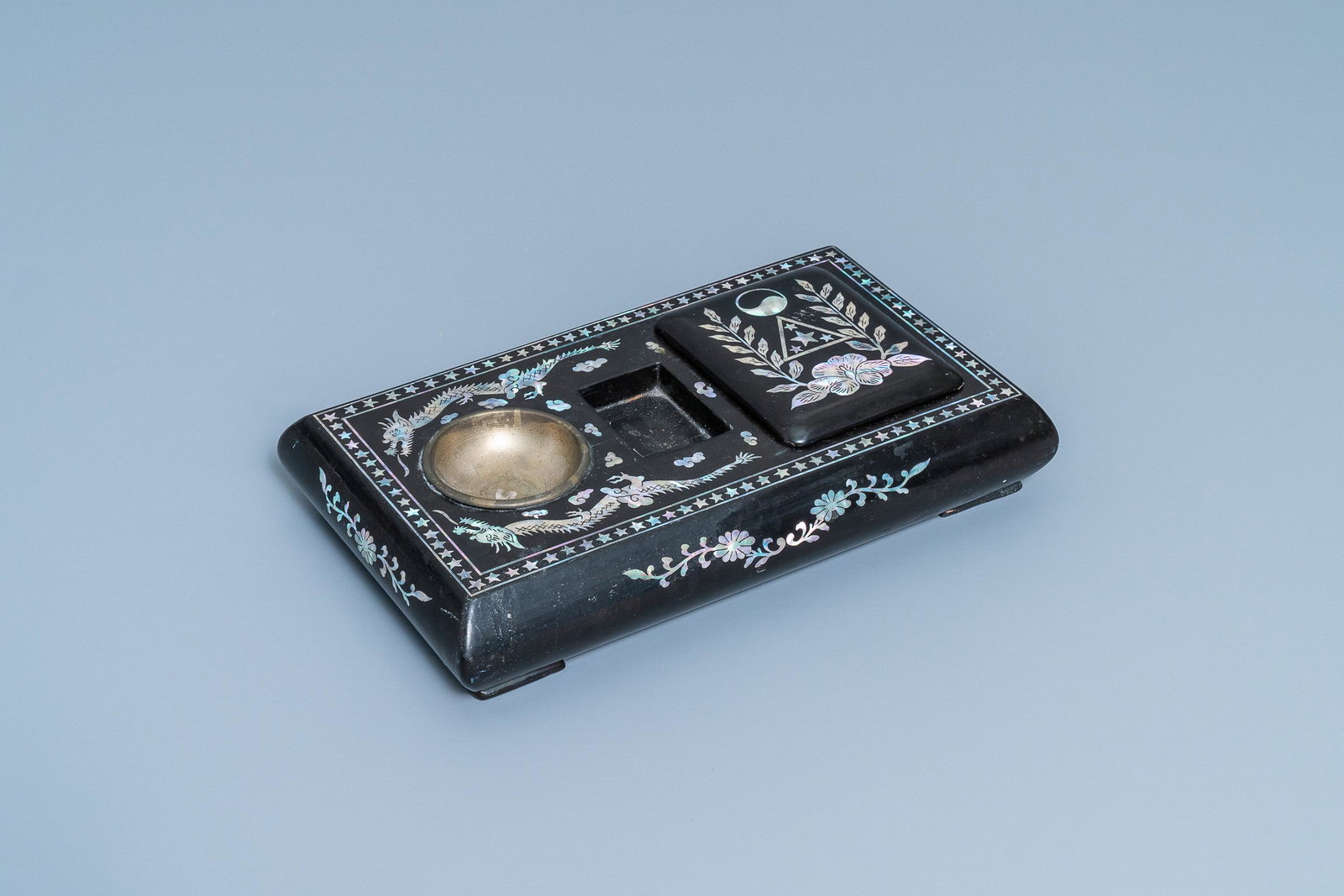 A Korean desk set in black lacquer with mother of pearl: A Korean desk set in black lacquer with mother of pearl inlay, Korean-American diplomatic gift, 1950's Dim.: 28 x 17 x 6 cm Gifted by ROK General and Army Chief of Staff Chung Il-kwon to the American 