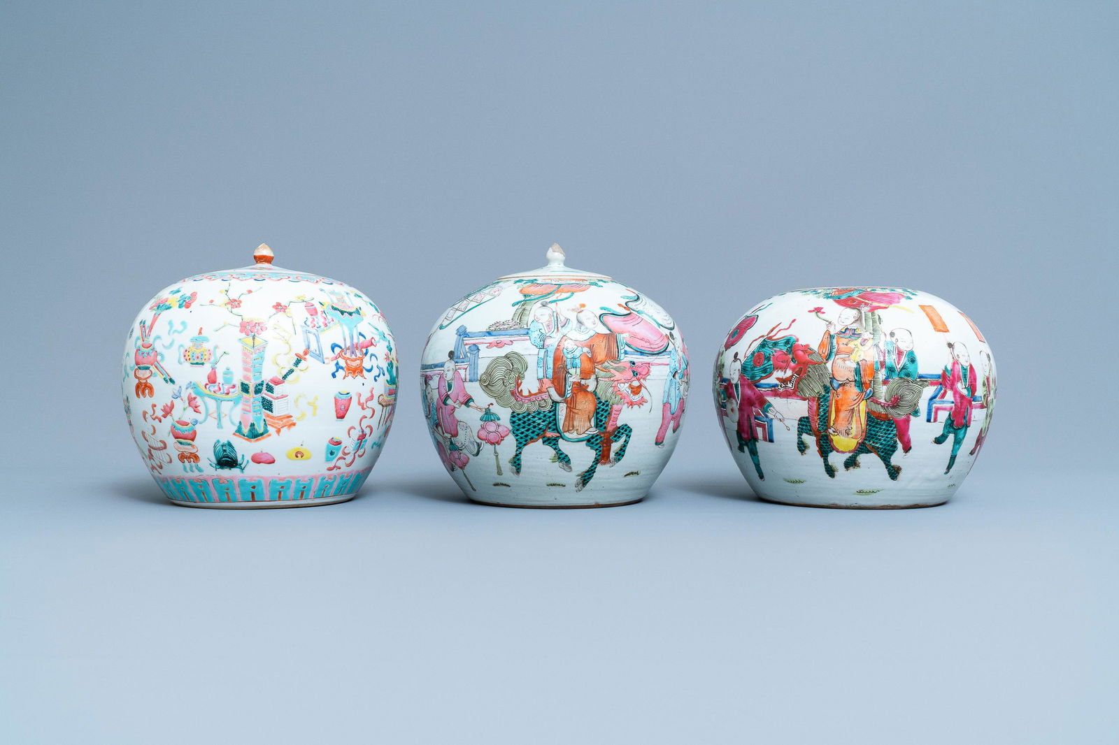 Three Chinese famille rose jars, 19th C.: Three Chinese famille rose jars, 19th C. H.: 21 cm