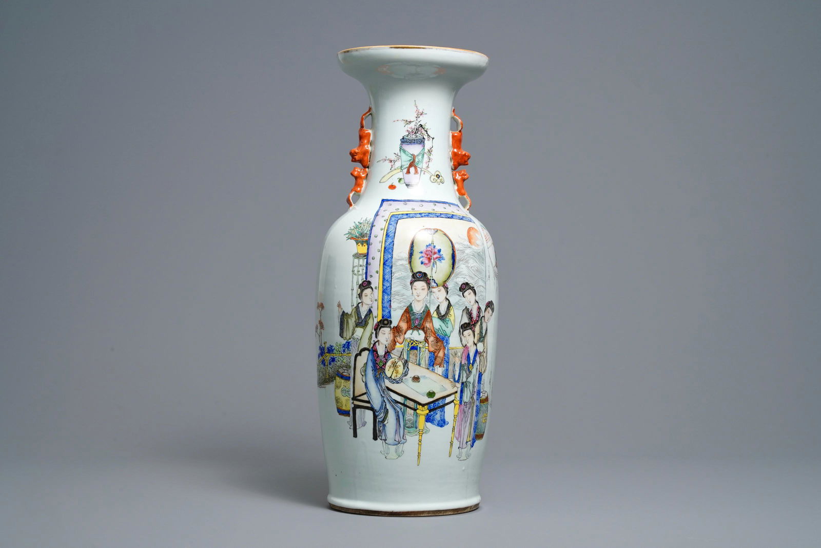 A Chinese qianjiang cai vase with women around a table,: A Chinese qianjiang cai vase with women around a table, signed Yan Bing Jun, dated 1913 H.: 59,5 cm Condition: (UV-checked) - In excellent condition.