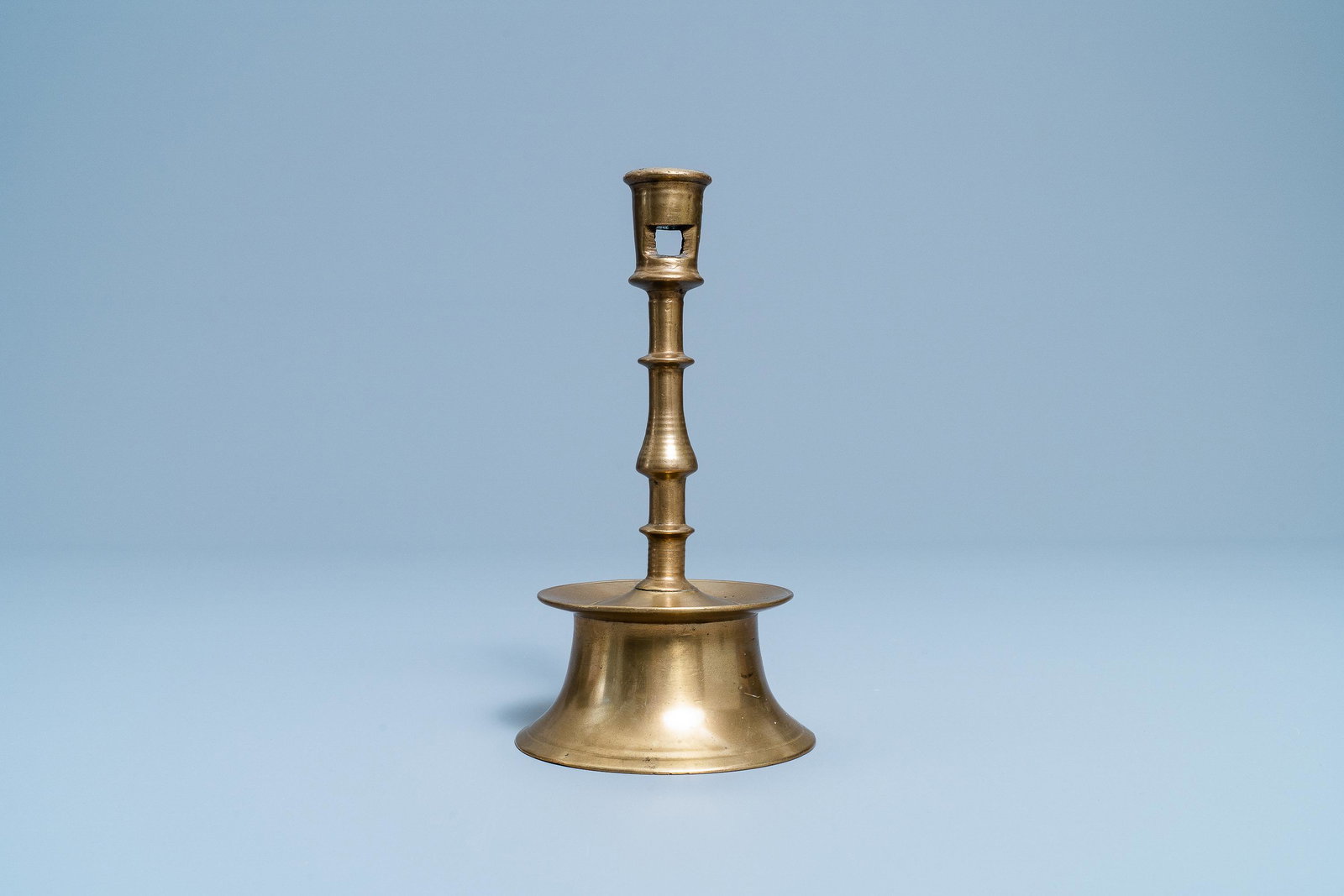 A Flemish or Dutch knotted bronze candlestick, 16th C.: A Flemish or Dutch knotted bronze candlestick, 16th C. H.: 20,5 cm