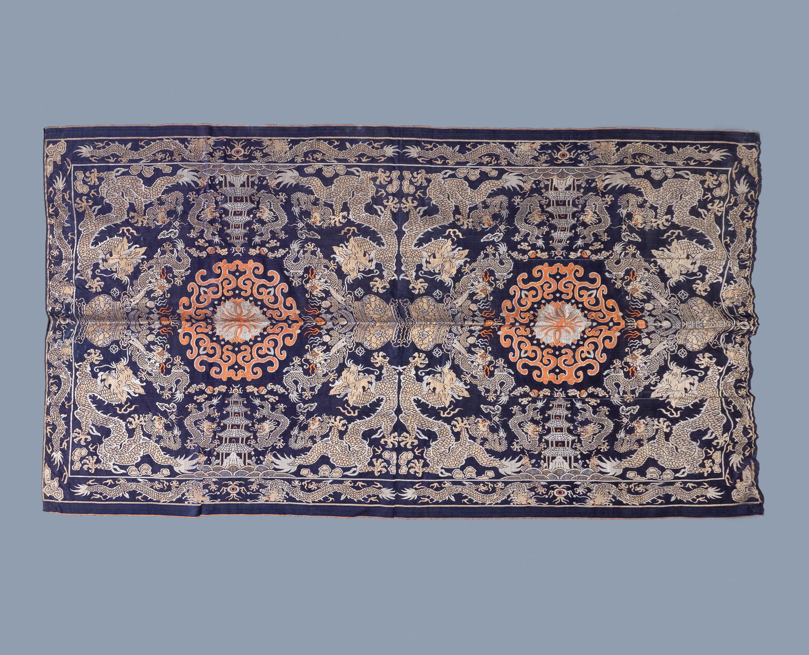 A large Chinese rectangular embroidered 'kesi' silk: Full title: A large Chinese rectangular embroidered 'kesi' silk cloth, 18/19th C. Description: Dim.: 174,5 x 99 cm