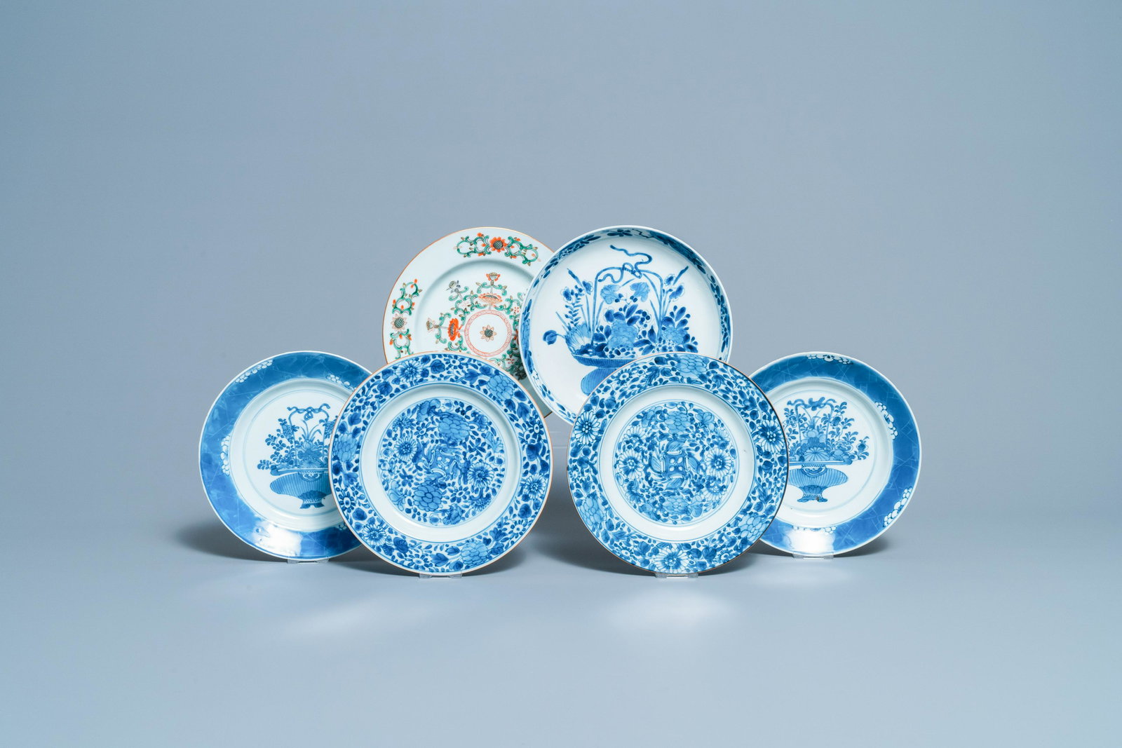 Five Chinese blue and white plates and one in famille: Full title: Five Chinese blue and white plates and one in famille verte, Kangxi Description: Dia.: 22 cm (the largest)