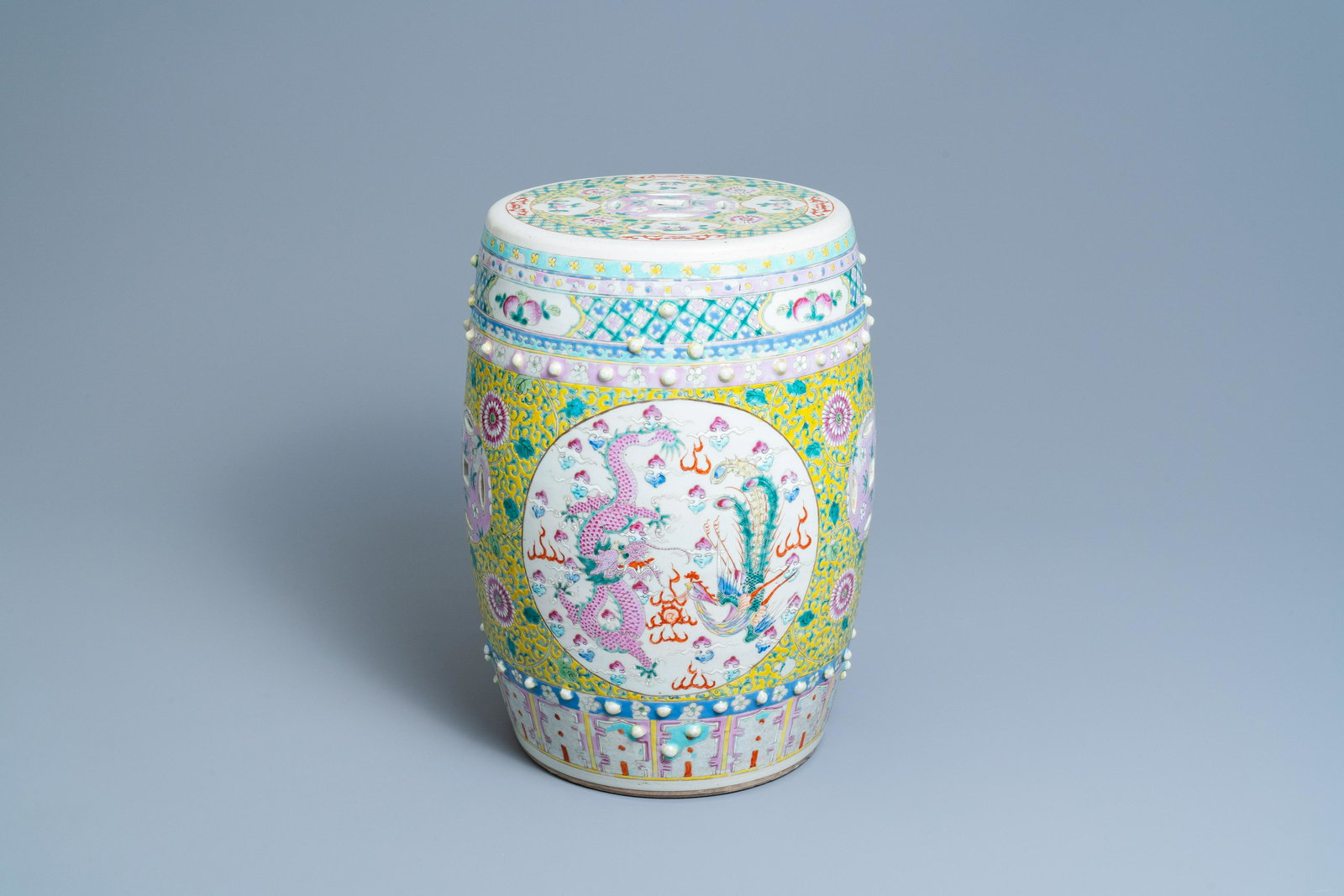 A Chinese famille rose 'dragon and phoenix' garden: Full title: A Chinese famille rose 'dragon and phoenix' garden seat, 19th C. Description: H.: 49 cm - Dia.: 31 cm