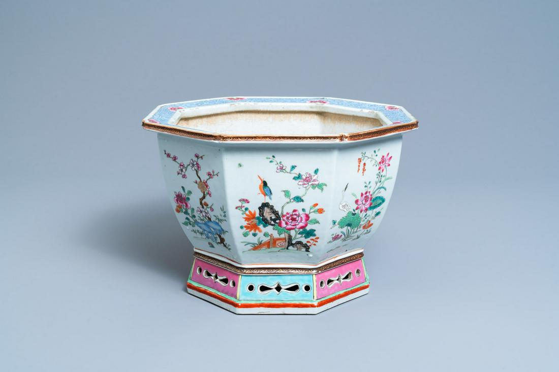 A hexagonal Chinese famille rose jardinire, Qianlong: Full title: A hexagonal Chinese famille rose jardinire, Qianlong Description: L.: 37 cm - H.: 25,5 cm