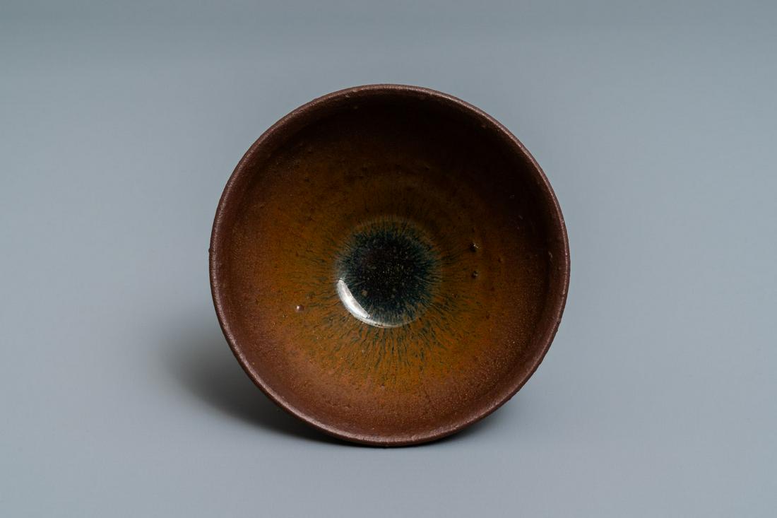 A Chinese Jian 'hare's fur' tea bowl, Song: Full title: A Chinese Jian 'hare's fur' tea bowl, Song Description: Dia.: 12 cm - H.: 6 cmÊ Condition: (UV-checked) - In very good condition, with a section of discoloration on the outside.