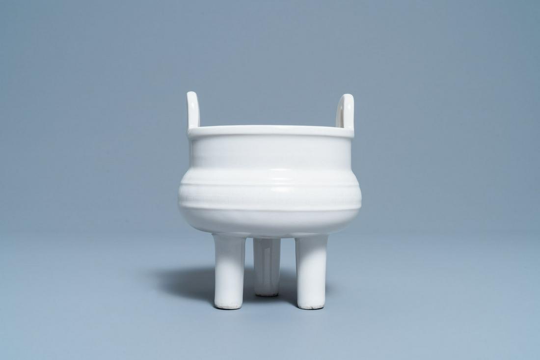 A Chinese Dehua blanc de Chine tripod censer, 18th C.: Full title: A Chinese Dehua blanc de Chine tripod censer, 18th C. Description: H.: 17,5 cm - L.: 14 cm