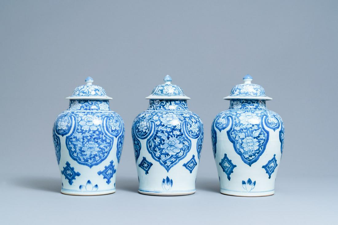 Three Chinese blue and white Islamic market vases and: Full title: Three Chinese blue and white Islamic market vases and covers, Kangxi Description: H.: 39,5 cm