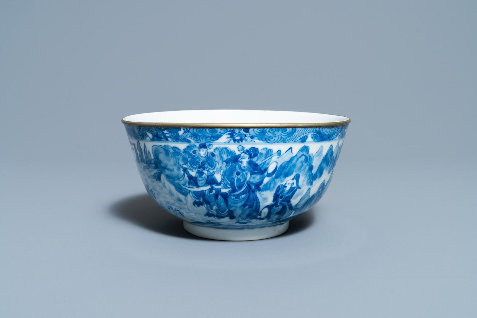 A Chinese blue and white Vietnamese market 'Bleu de: Full title: A Chinese blue and white Vietnamese market 'Bleu de Hue' bowl, Kangxi mark, 19th C. Description: Dia.: 18,5 cm - H.: 9,5 cm