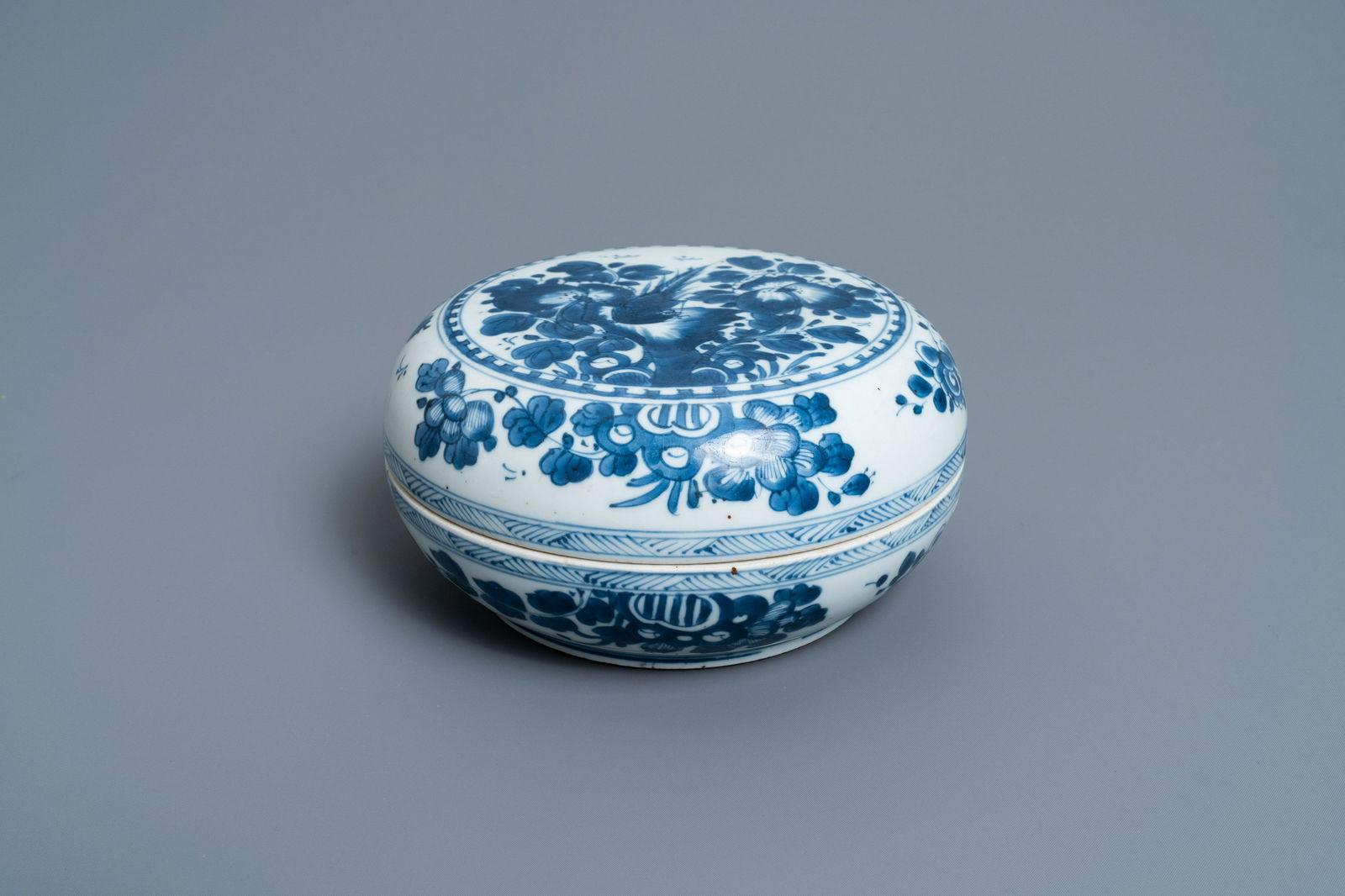 A Chinese blue and white box and cover, Kangxi (1 of 8)