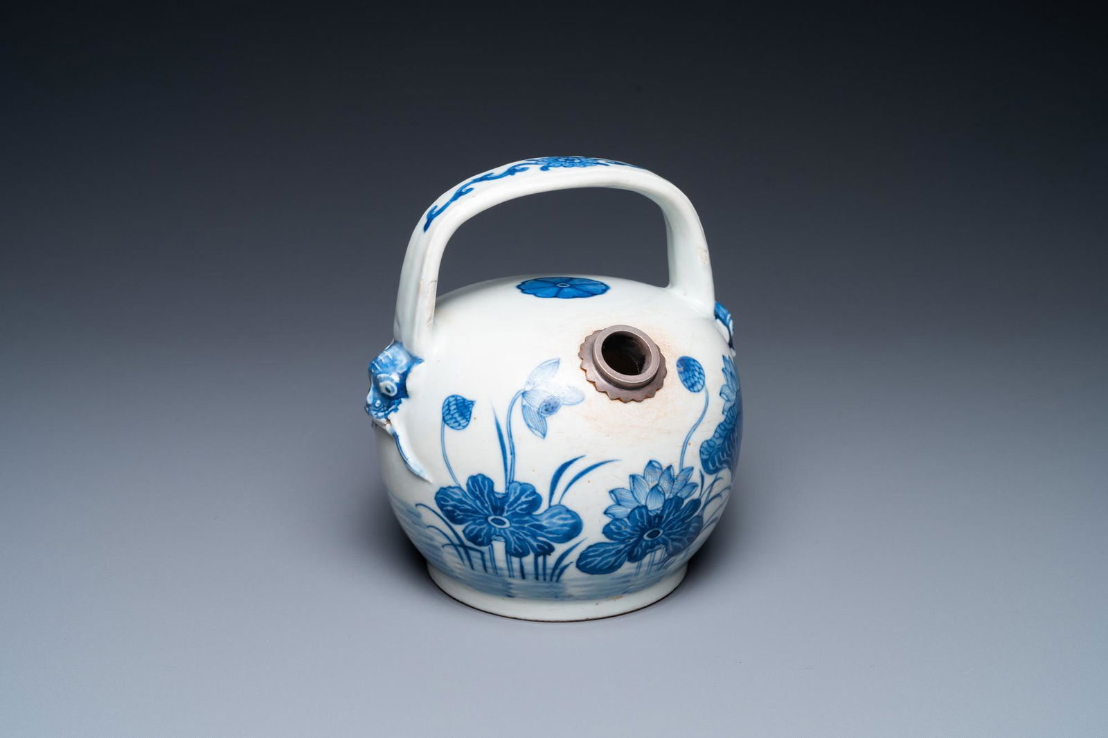 A Chinese blue and white lime pot for the Thai market, 19th C. (1 of 7)