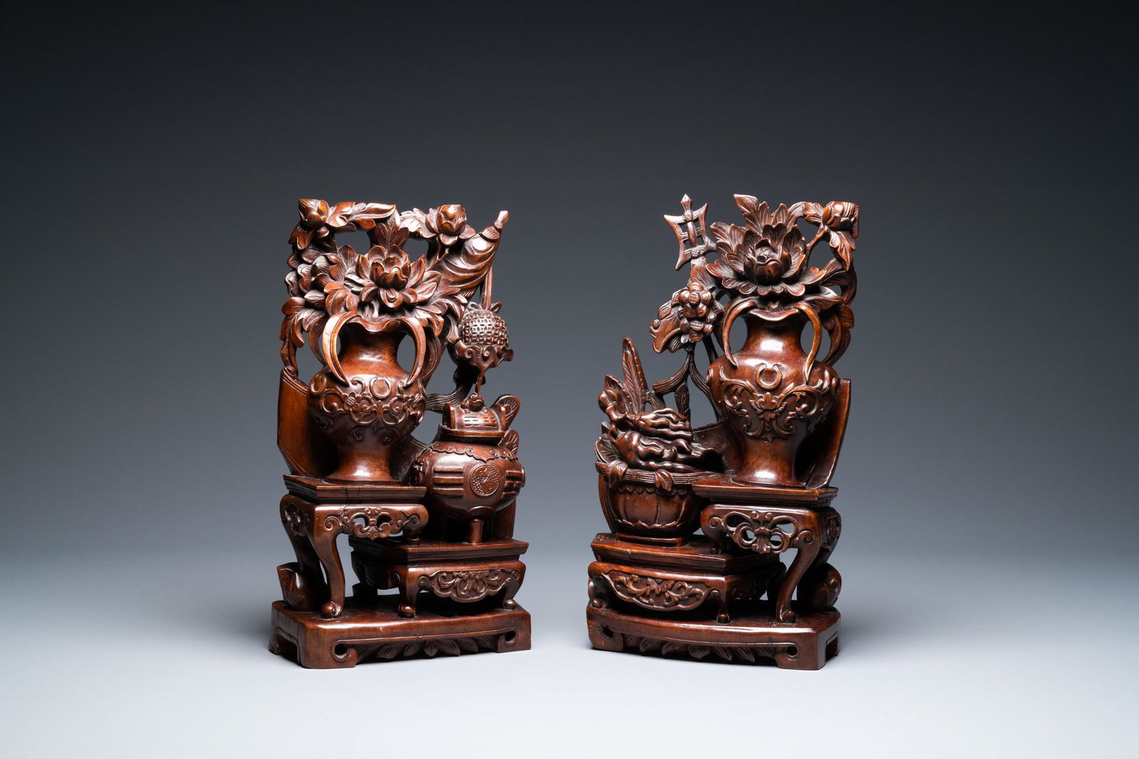A pair of Chinese wood carvings, 19th C.: Full title: A pair of Chinese wood carvings, 19th C. Description: H.: 42 cm The absence of a condition report does not imply that a lot is in perfect condition. Please contact us to let us know which 