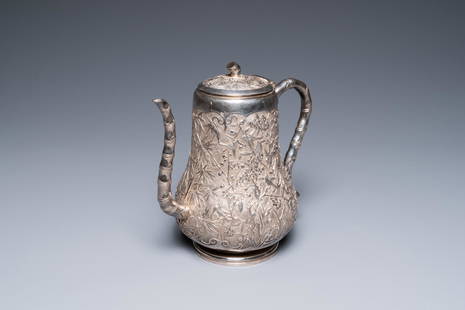 A Chinese silver teapot with birds among blossoming branches, 19th C.: Full title: A Chinese silver teapot with birds among blossoming branches, 19th C. Description: H.: 18,5 cm - L.: 18,5 cm The absence of a condition report does not imply that a lot is in perfect