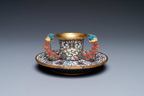 A Chinese cloisonne two-handled 'lotus scroll' cup on stand, 18/19th C.: Full title: A Chinese cloisonne two-handled 'lotus scroll' cup on stand, 18/19th C. Description: Dia.: 13,5 cm (the cup stand ) L.: 11 cm - H.: 5,5 cm (the cup) The absence of a condition report