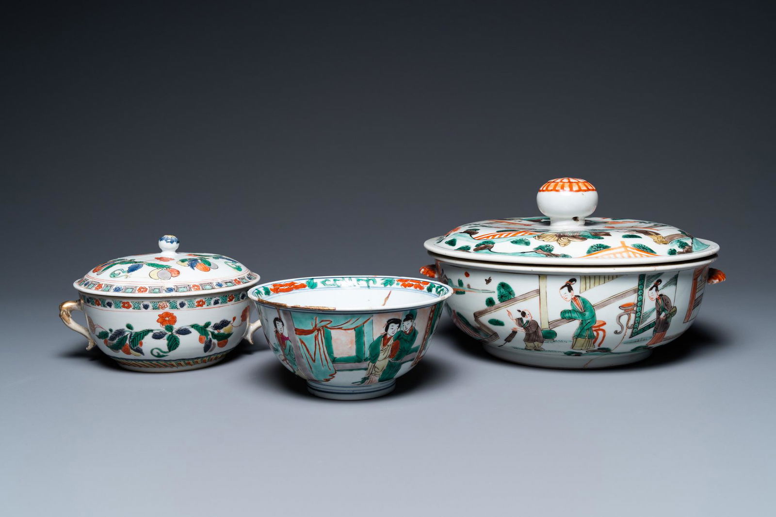 Three Chinese famille verte bowls, Transitional period and Kangxi: Full title: Three Chinese famille verte bowls, Transitional period and Kangxi Description: Dia.: 24,5 cm - H.: 15,5 cm (the largest) The absence of a condition report does not imply that a lot is in p