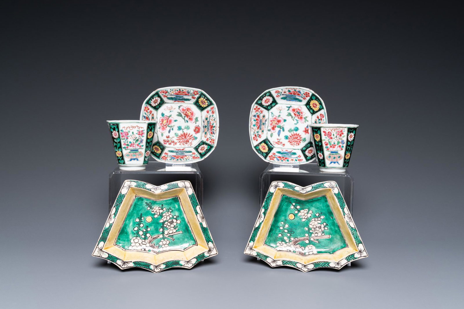 A pair of Chinese octagonal famille rose cups and saucers and a pair of verte biscuit dishes, Kangxi: Full title: A pair of Chinese octagonal famille rose cups and saucers and a pair of verte biscuit dishes, Kangxi and Qianlong Description: L.: 16 cm (the biscuit dishes ) L.: 11,5 cm (the saucers) H.: