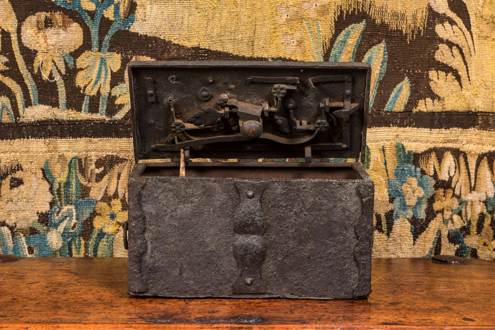 A wrought iron money box or strongbox, 16/17th C. (1 of 5)