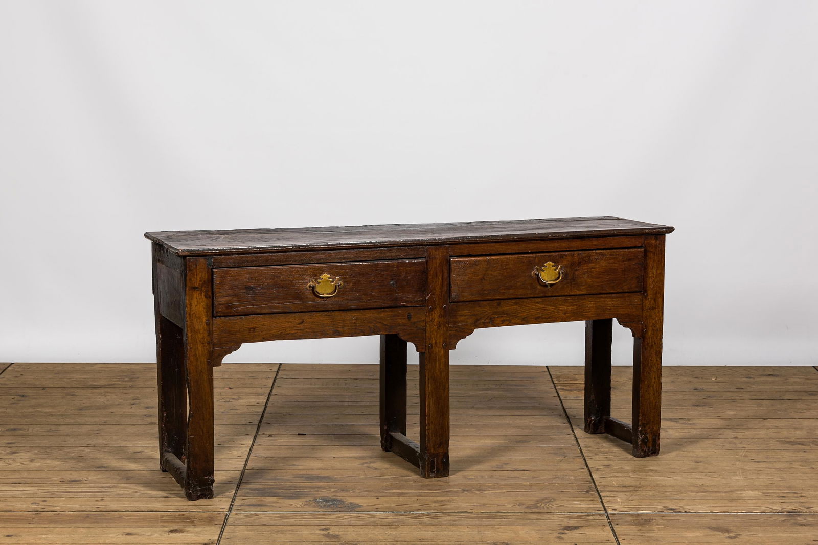 An English oak wooden side table, 18th C. (1 of 3)