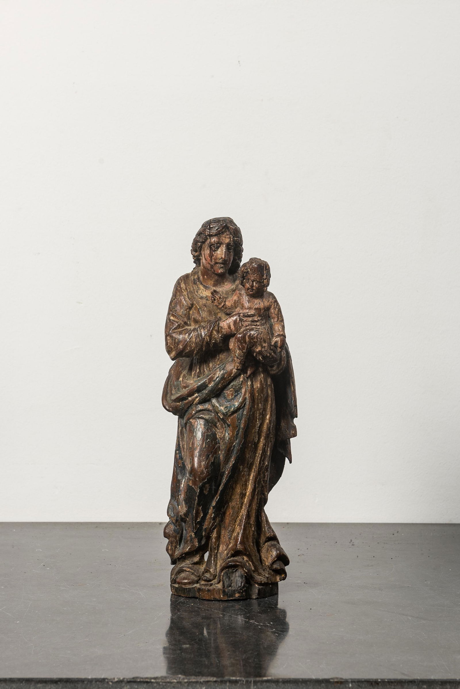 A Flemish polychrome oak Madonna with Child, 17th C.: Full title: A Flemish polychrome oak Madonna with Child, 17th C. Description: H 40,5 cm Expert: Cabinet Benoit Bertrand