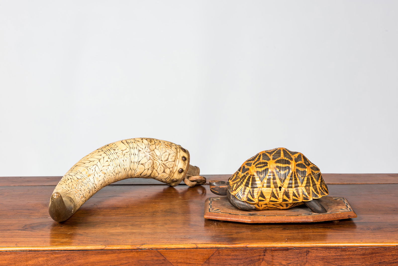 An engraved horn powder flask and a turtle box and cover with wood inlay, 19th and 20th C. (1 of 2)