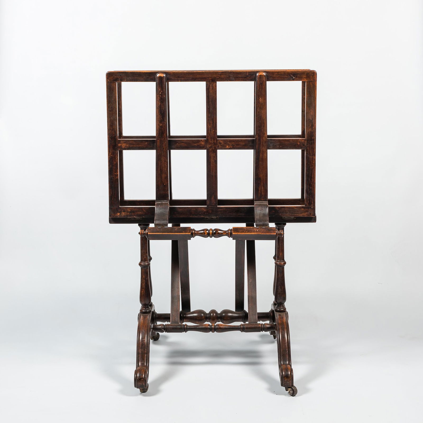 An English wooden library plan or folio stand, 19th C. (1 of 2)