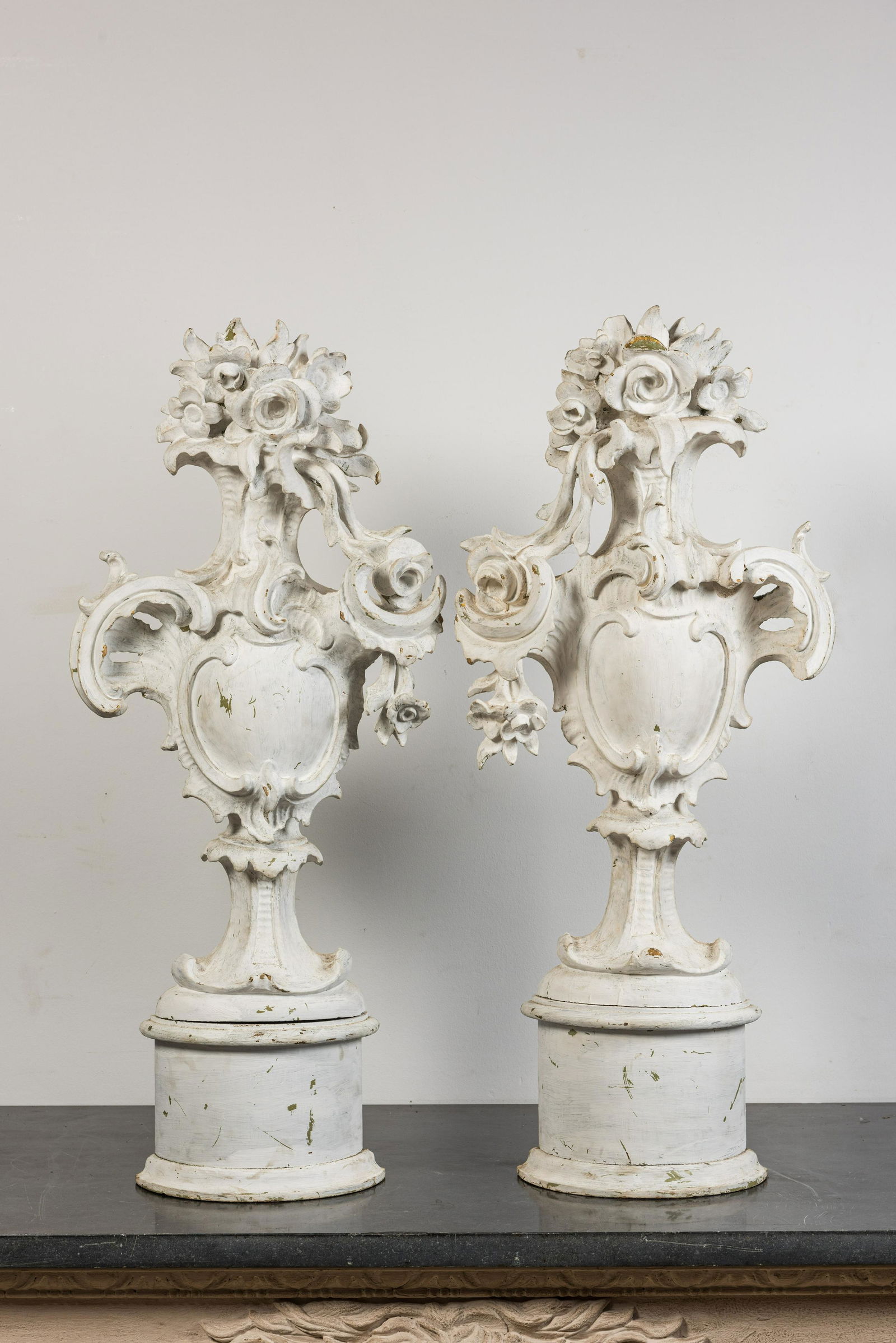 A pair of large white patinated wooden ornaments with a shield and flowers, 18th C: Full title: A pair of large white patinated wooden ornaments with a shield and flowers, 18th C Description: H 111 cm (the tallest)