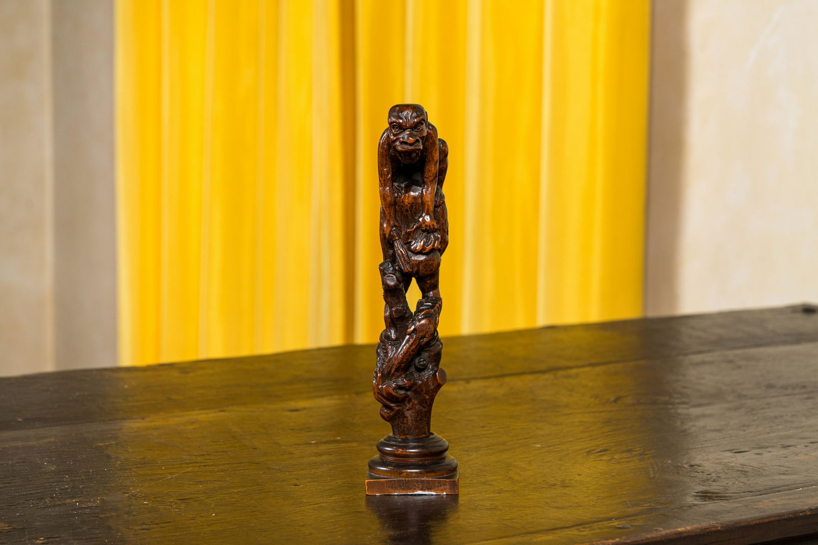 A wooden group with a pooping figure, 18/19th C. (1 of 4)