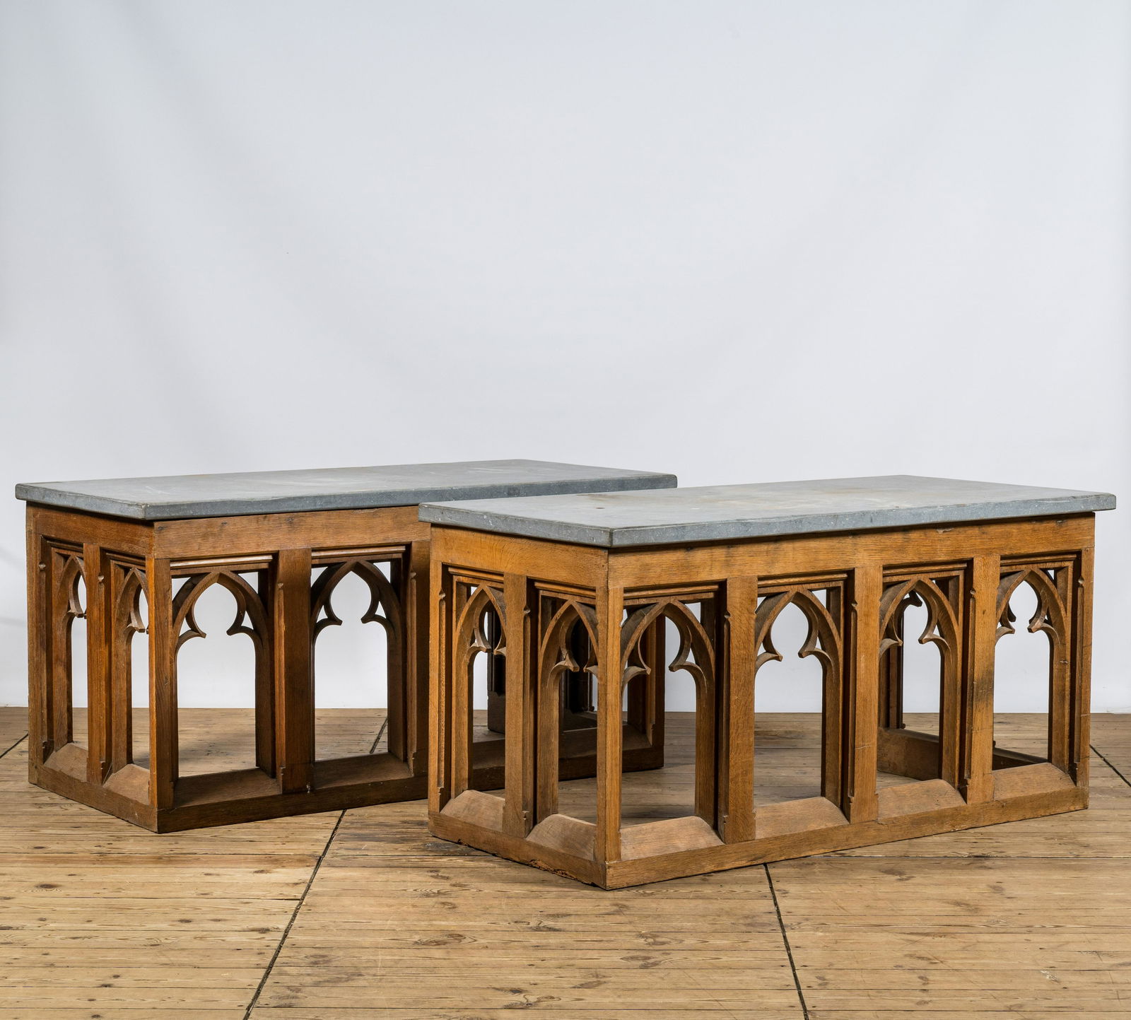 A pair of Gothic Revival oak wooden consoles with bluestone top, 19/20th C. (1 of 5)