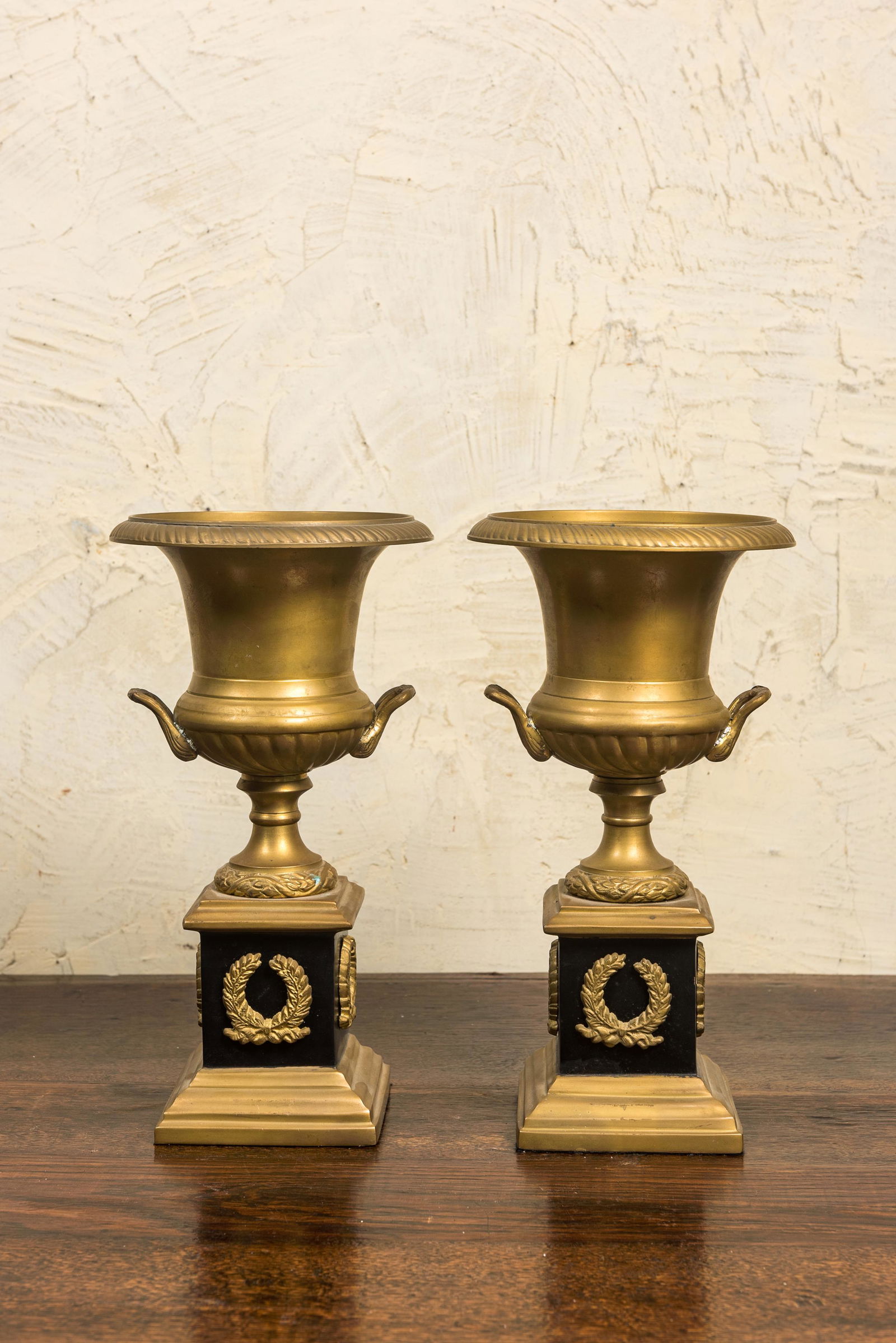 A pair of French gilt and patinated bronze Medici vases, 19/20th C. (1 of 1)