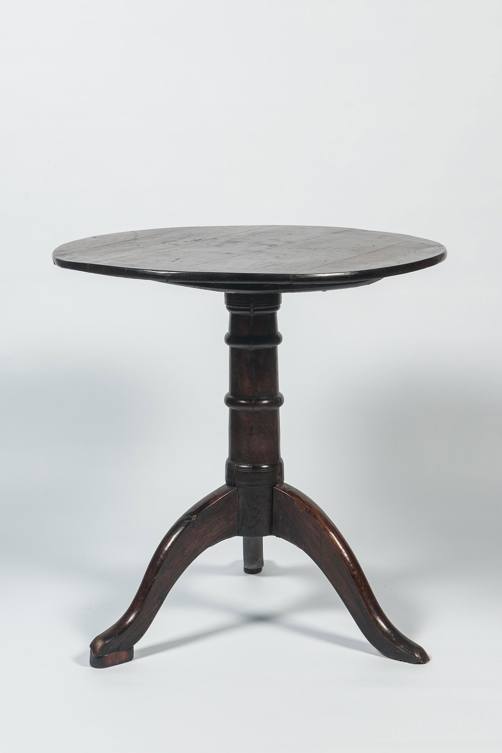 An English oak wooden tilt top table, 18/19th C. (1 of 1)