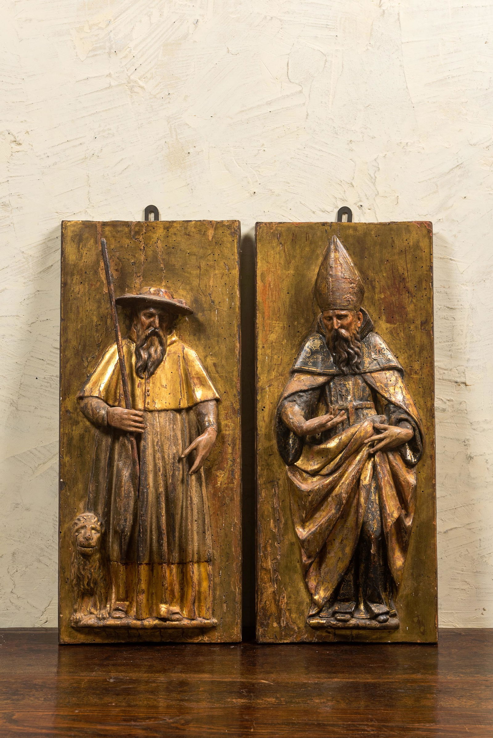 A pair of polychrome wooden reliefs with Saint Anthony and a bishop, 17th C. (1 of 1)