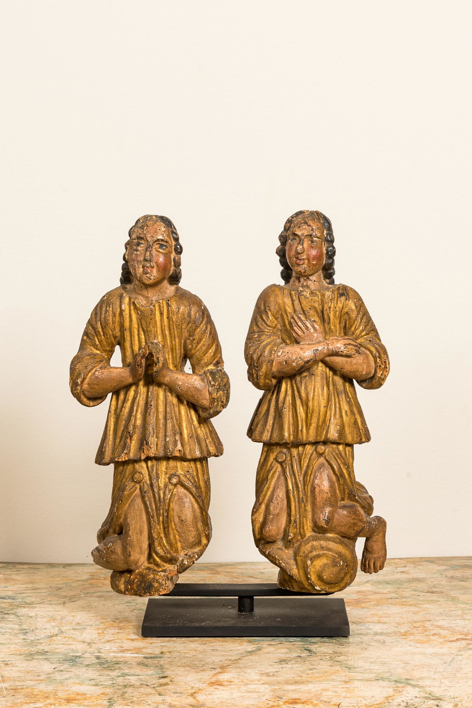 A pair of polychromed and gilt wooden figures of kneeling and praying angels, ca. 1700: Full title: A pair of polychromed and gilt wooden figures of kneeling and praying angels, ca. 1700 Description: H 38 cm H 42 cm (incl. the stand) About this sale: Paul De Grande is one of the major de