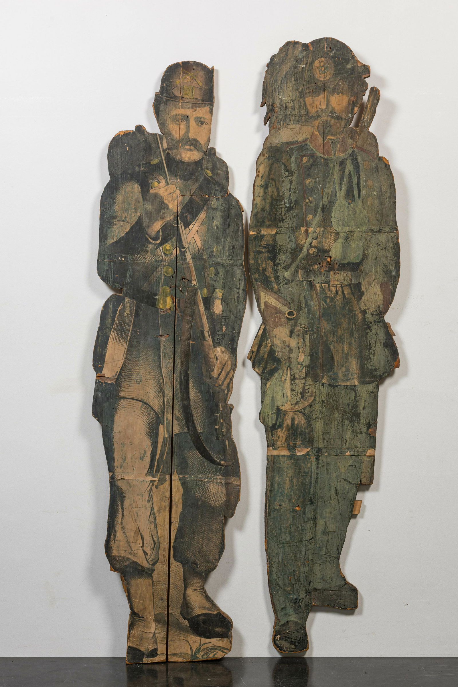 Two French 'dummy' soldiers in engraved paper on wood, 19/20th C. (1 of 5)