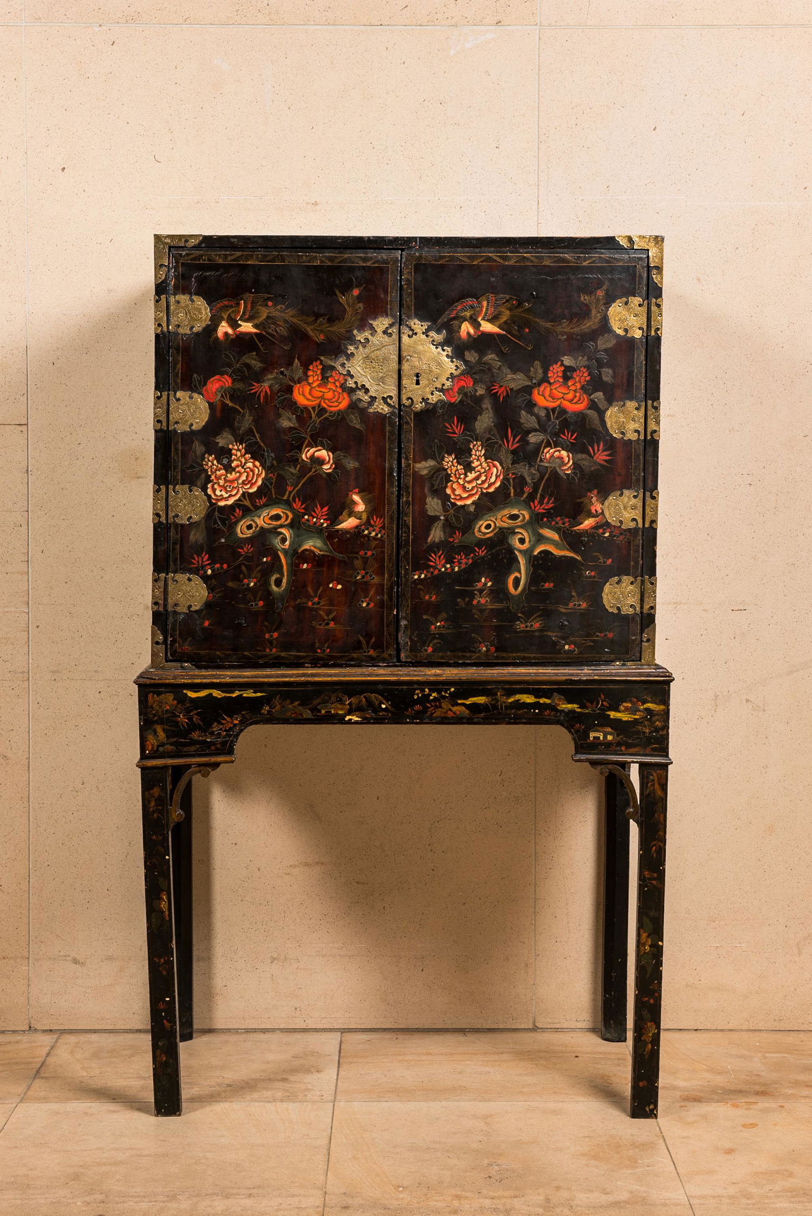 An English lacquered and painted chinoiserie cabinet on stand, 19th C. (1 of 3)
