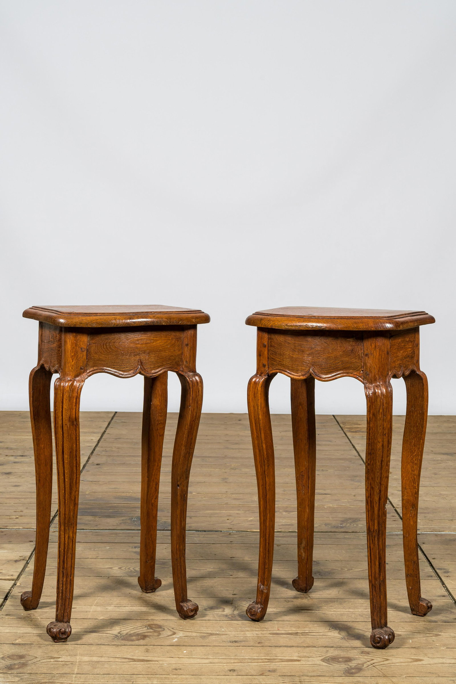 A pair of oak side tables, 19th C. (1 of 2)
