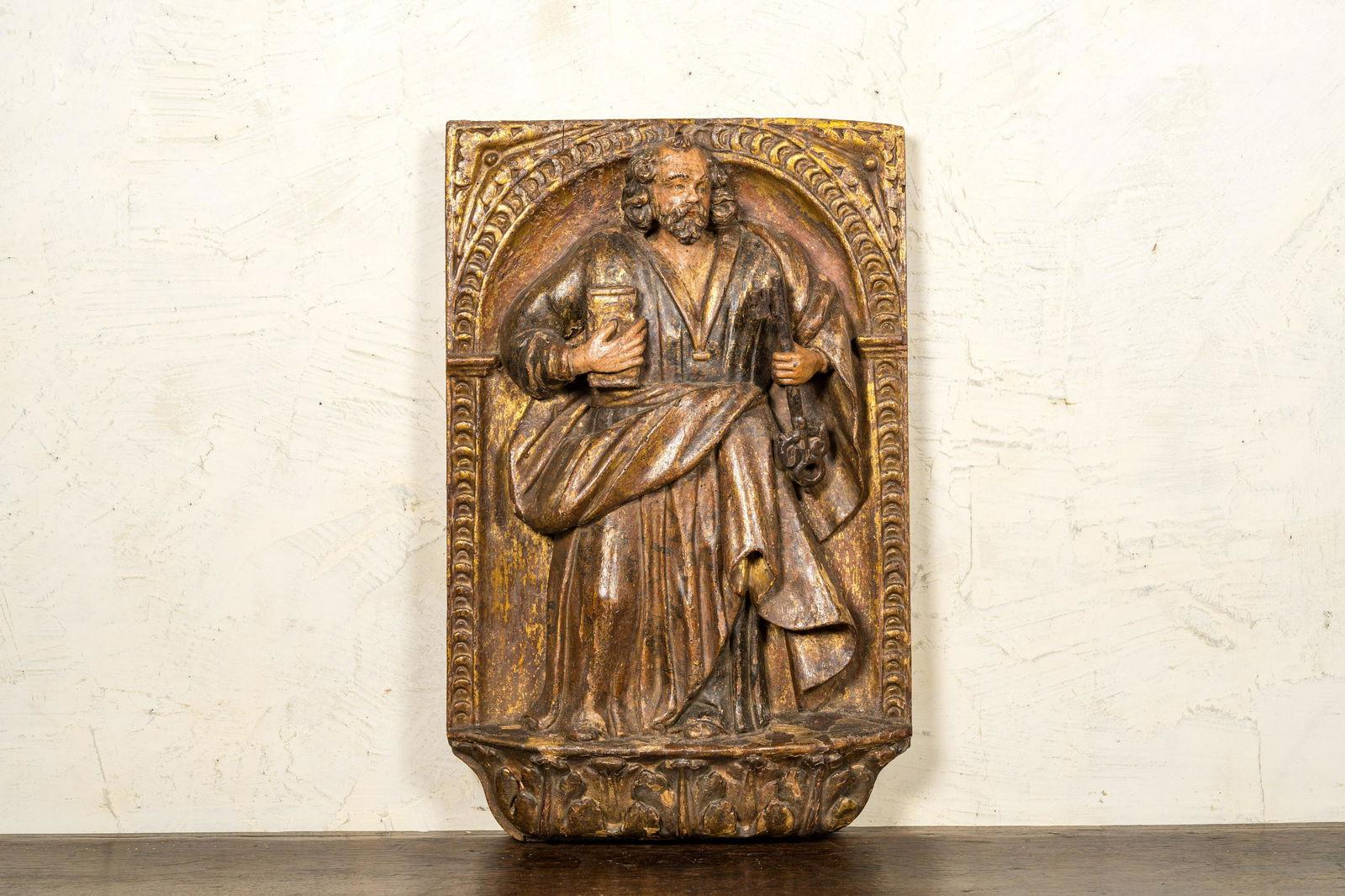 A Spanish polychrome and gilt wooden alto relievo depicting Saint Peter under an arcade, 17th C. (1 of 3)