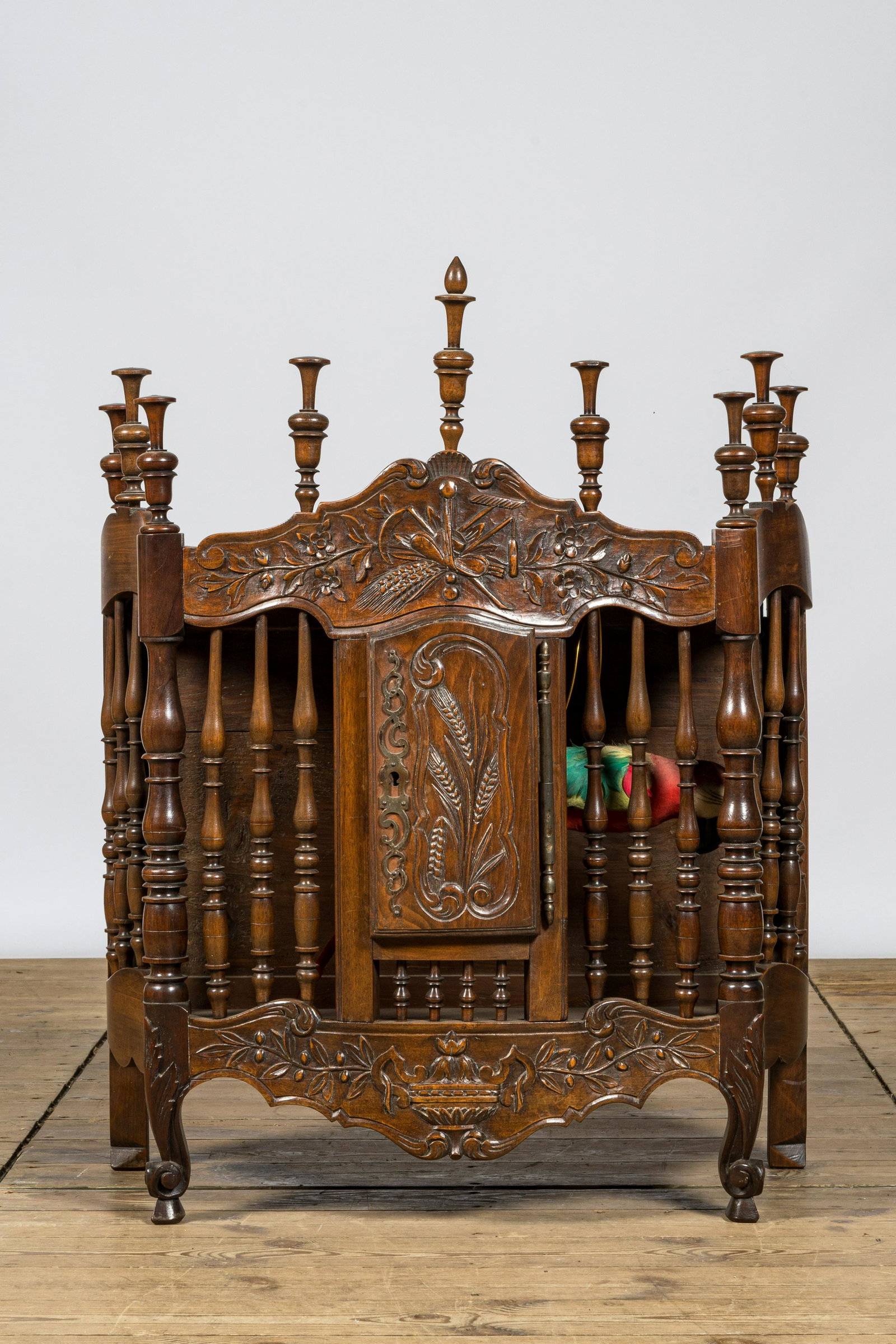 A southern French neoclassical bread cupboard or panetiere, 18/19th C.: Full title: A southern French neoclassical bread cupboard or panetiere, 18/19th C. Description: H 95 x L 75 x D 40,5 cm About this sale: Paul De Grande is one of the major dealers of antique furniture