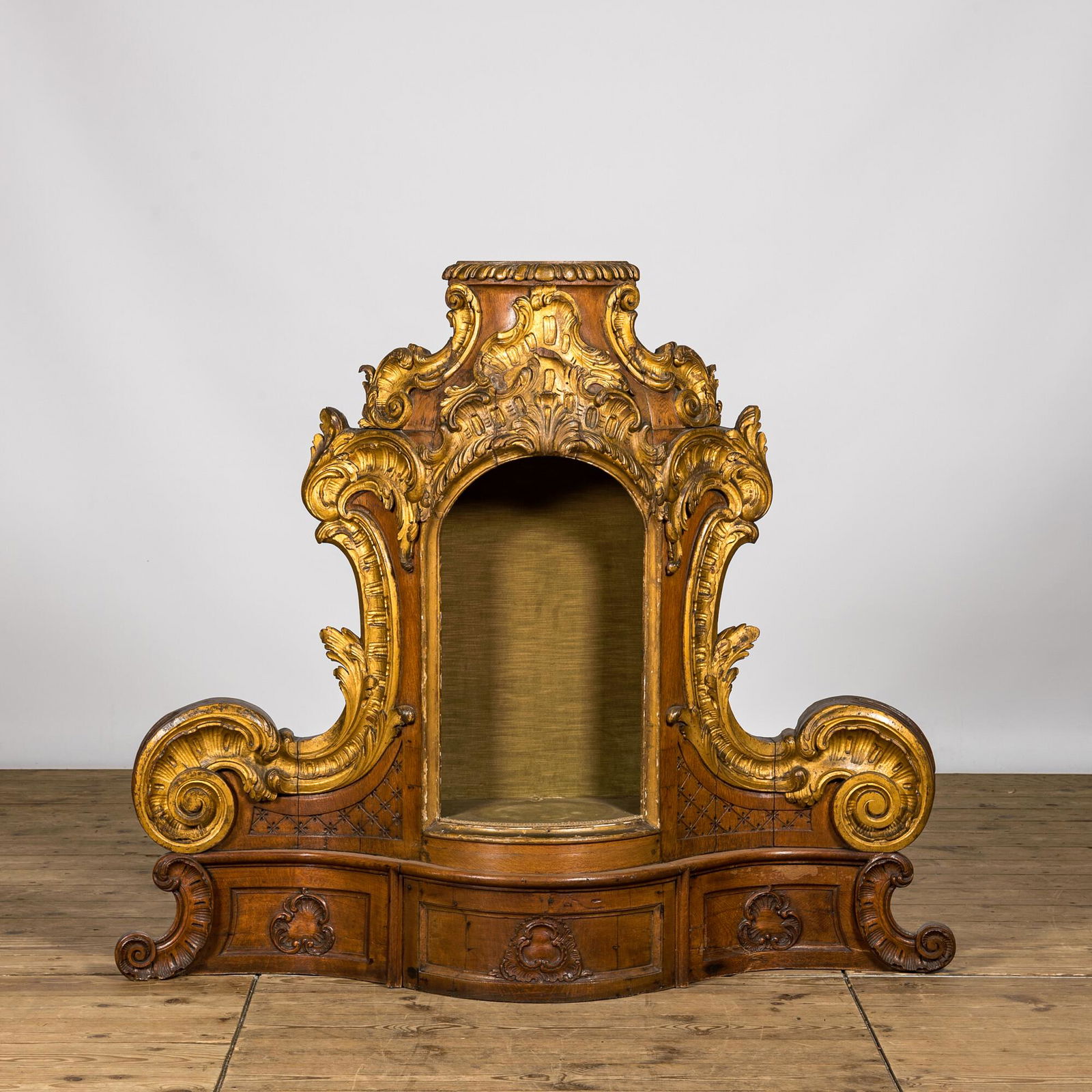 A Louis XV-style partly gilt oak tabernacle, 18th C. (1 of 4)