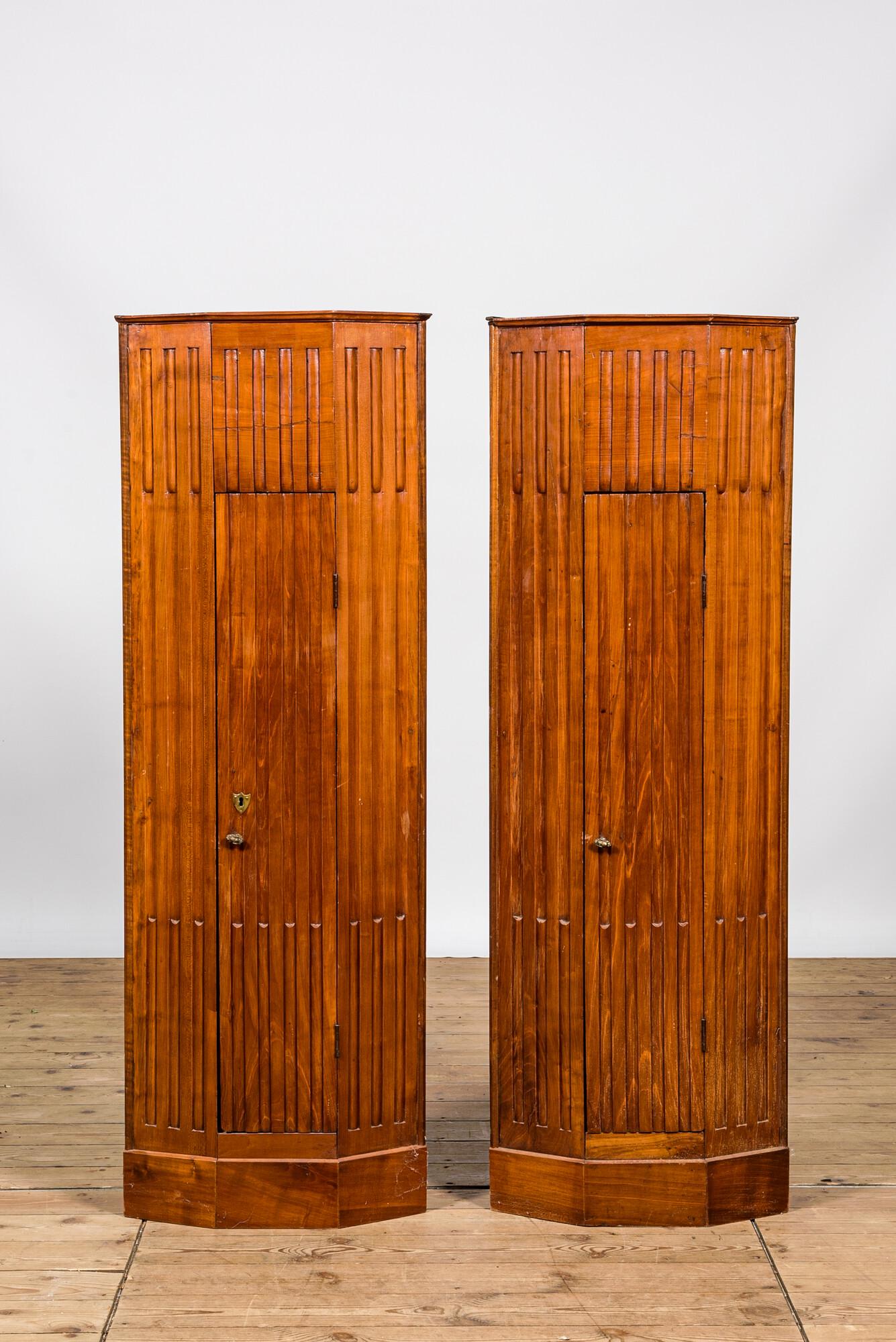 A pair of fluted wooden corner cabinets, 19/20th C. (1 of 3)