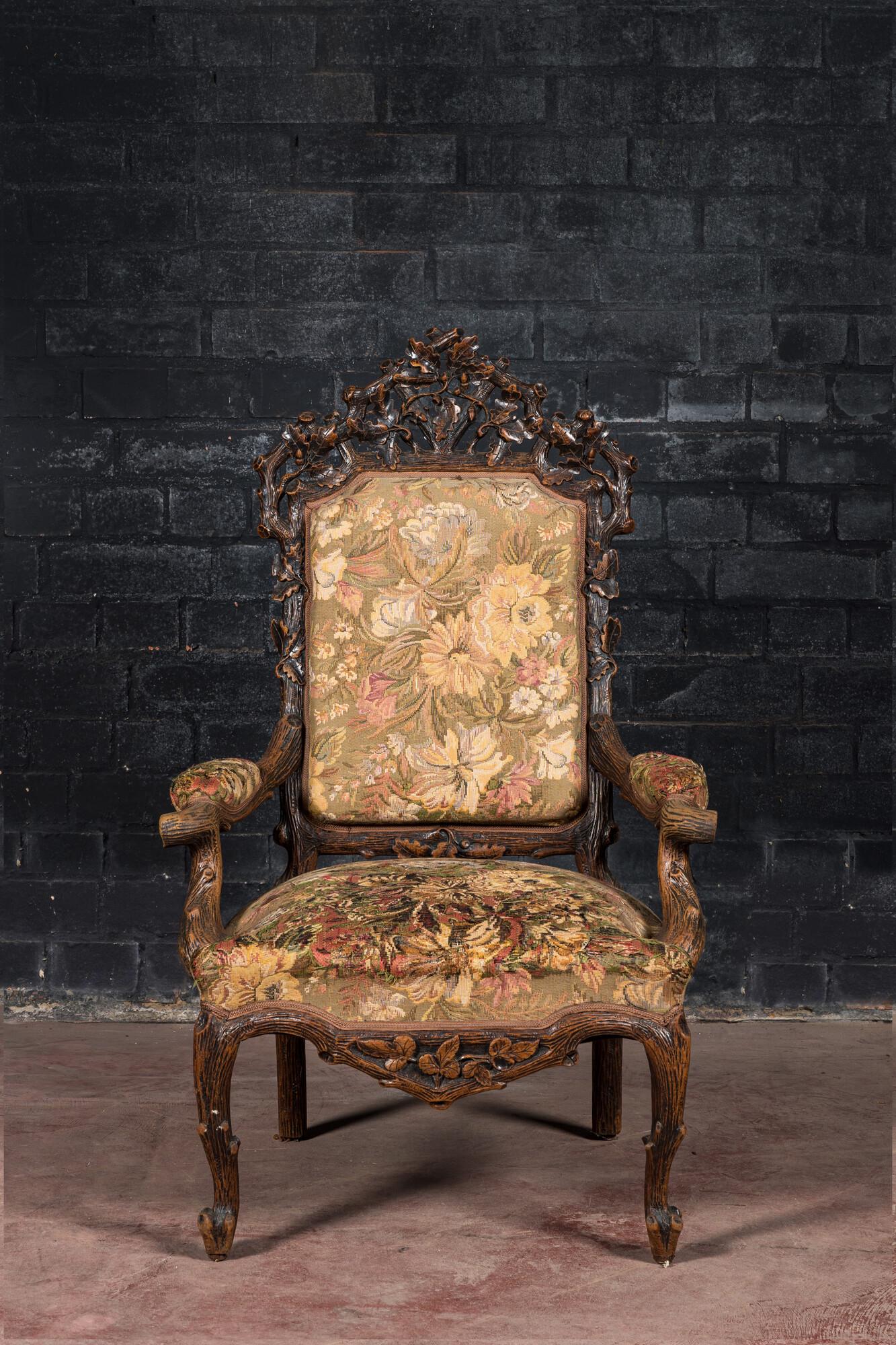 A Black Forest wooden armchair with acorns and oak leafs, 19th C. (1 of 4)