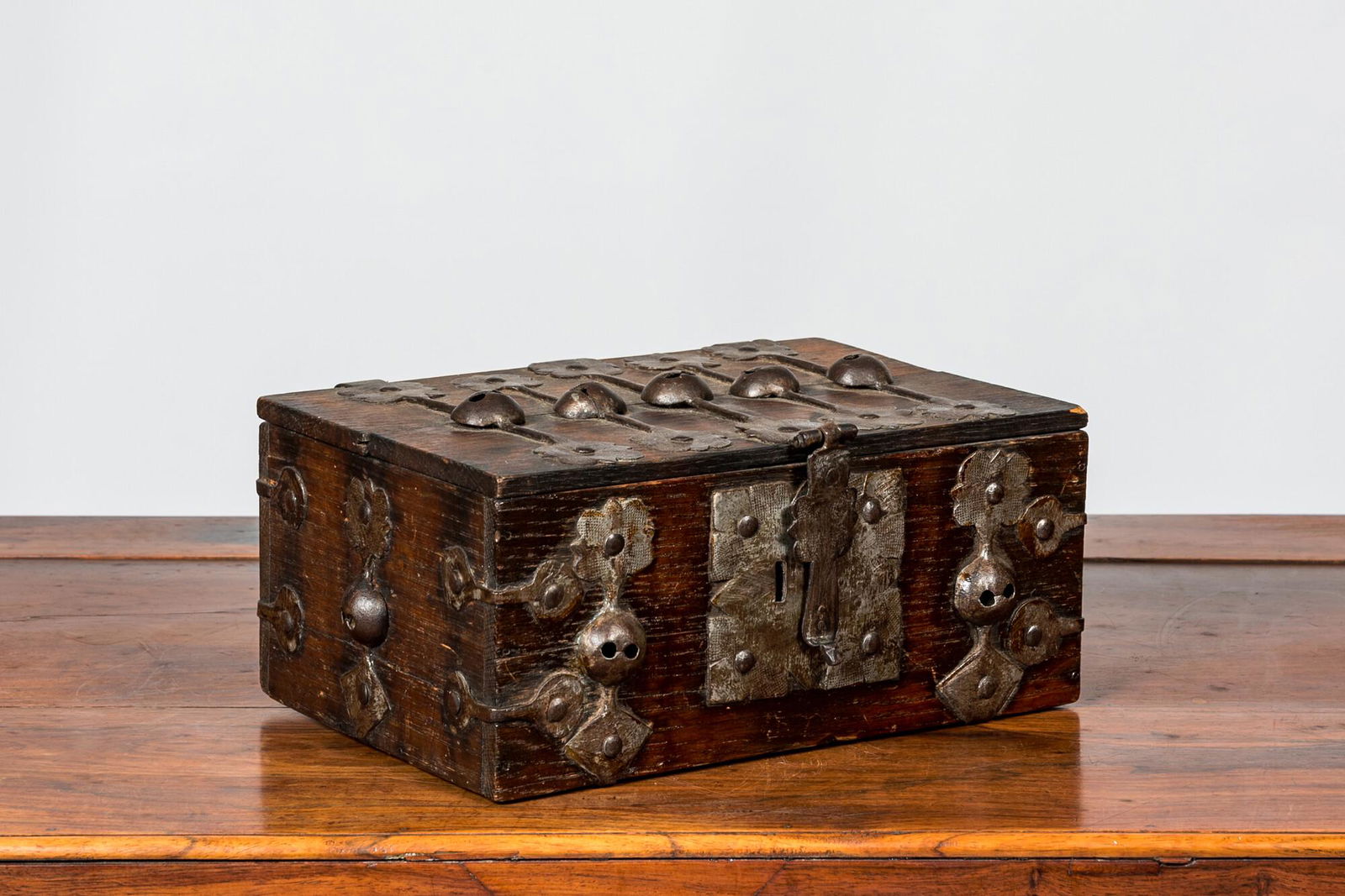 A wrought iron-mounted oak box, 18/19th C. (1 of 5)