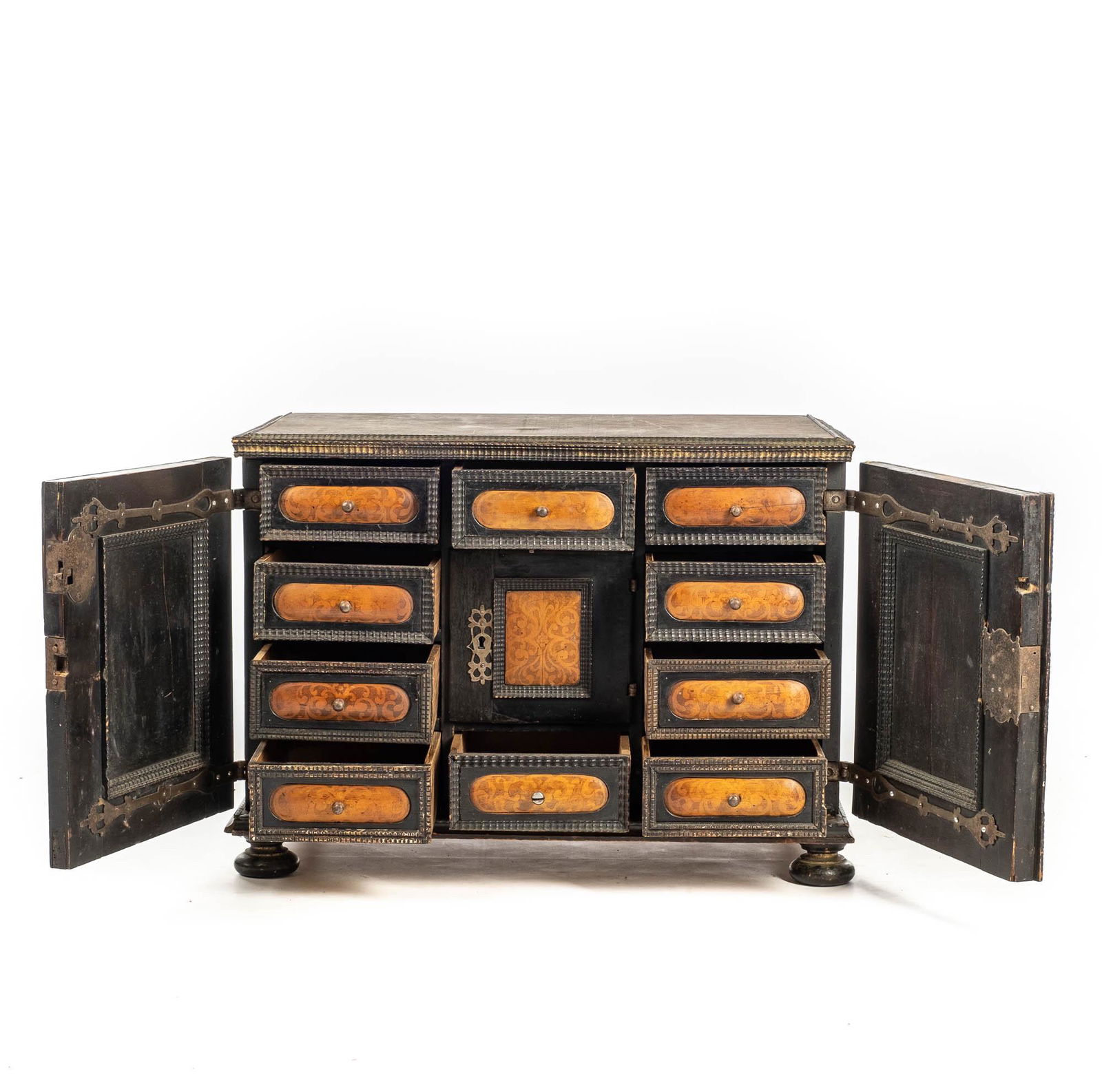 An ebonised and inlaid wooden cabinet, 19th C. (1 of 9)