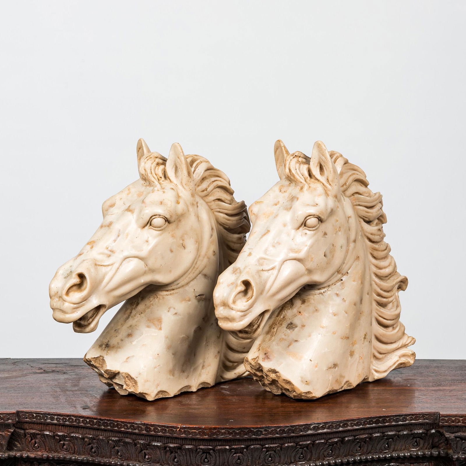 A pair of marble horse heads, 19/20th C. (1 of 3)